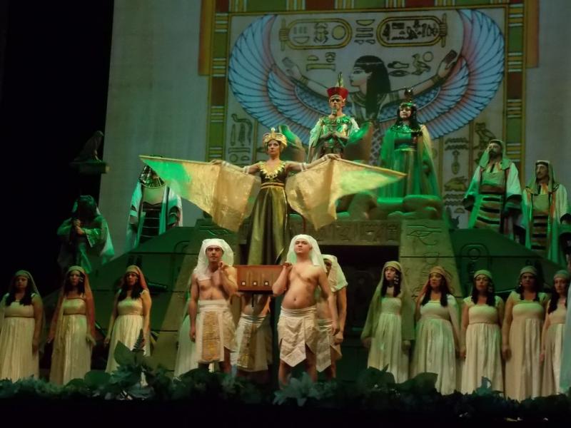 Radames at Rusciuc. Bez kamila