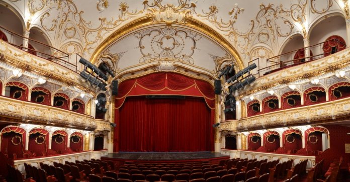 "Tosca" va fi pusă în scenă la Teatrul "Regina Maria" din Oradea