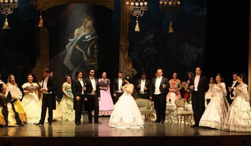 Teatrul "Oleg Danovski“ vă invită la "Traviata“
