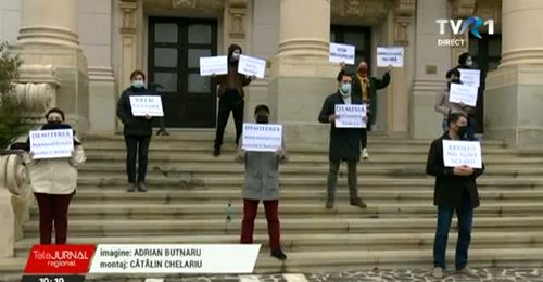 Protest Ã®n faÈ›a Operei NaÅ£ionale RomÃ¢ne din IaÅŸi